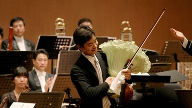 Nghệ sỹ violin Goto Ryu.